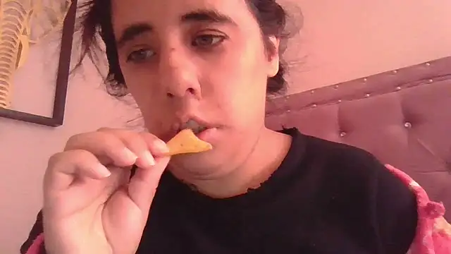 Snapshot of annarose19 chatting on 02-17-26, 05:52 annarose19 online show from 02-17-26, 05:52