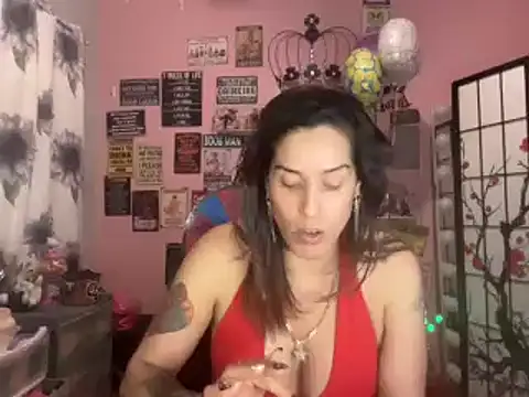 Snapshot of latinacubana chatting on 12-28-24, 07:55 latinacubana online show from 12-28-24, 07:55