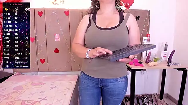 Snapshot of Zaly_mature chatting on 12-23-25, 02:09 Zaly mature online show from 12-23-25, 02:09