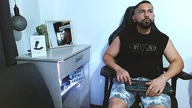 Snapshot of piter_berlin chatting on 01-26-25, 12:05 piter berlin online show from 01-26-25, 12:05