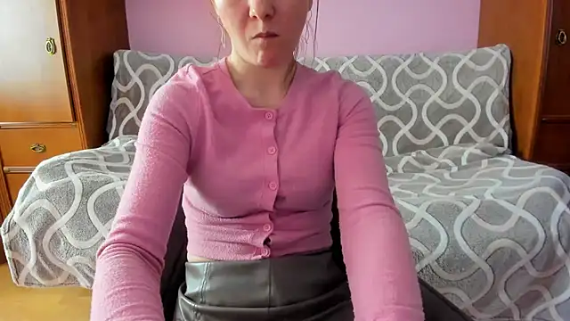 HolmesAriana online show from 12-04-24, 12:36