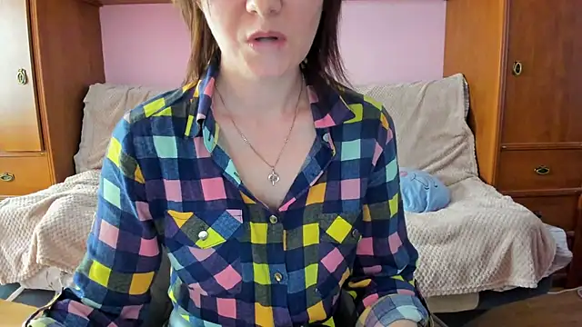 HolmesAriana online show from 02-27-25, 01:49