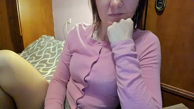 HolmesAriana online show from 09-16-25, 01:56