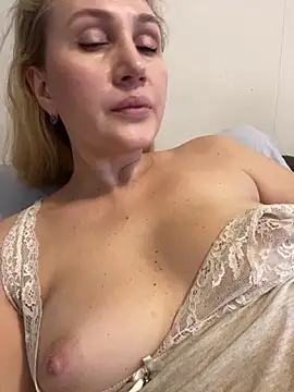 YourBlondee online show from 12-12-24, 05:20