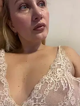 YourBlondee online show from 12-24-24, 02:54