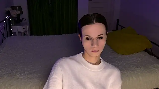 ItsAlisia online show from 12-04-25, 01:53