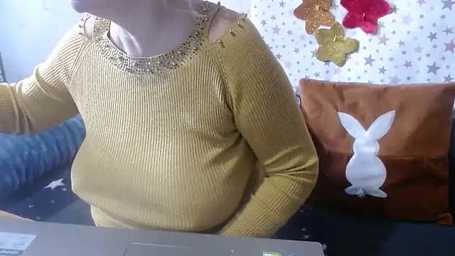 QueenLana online show from 10-29-25, 05:42