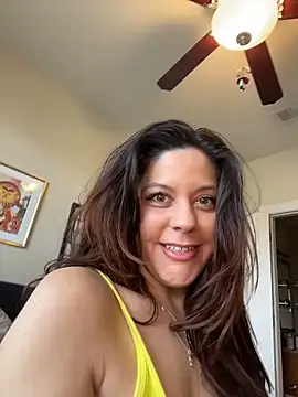 Snapshot of bellafreakyfun chatting on 03-09-26, 05:17 bellafreakyfun online show from 03-09-26, 05:17