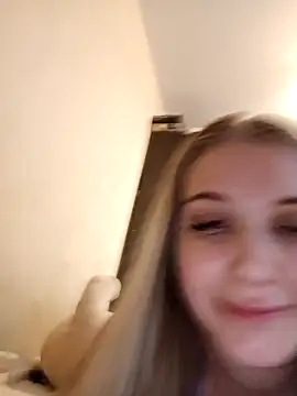 Snapshot of Adr1ana_ chatting on 01-11-25, 09:47 Adr1ana online show from 01-11-25, 09:47