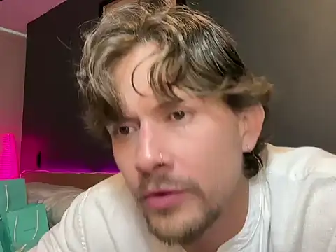 Snapshot of mcklister_kinky_feets chatting on 02-20-26, 06:19 mcklister kinky feets online show from 02-20-26, 06:19