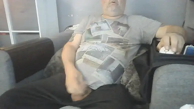 Snapshot of Naturistmale45 chatting on 06-18-26, 07:30 Naturistmale45 online show from 06-18-26, 07:30