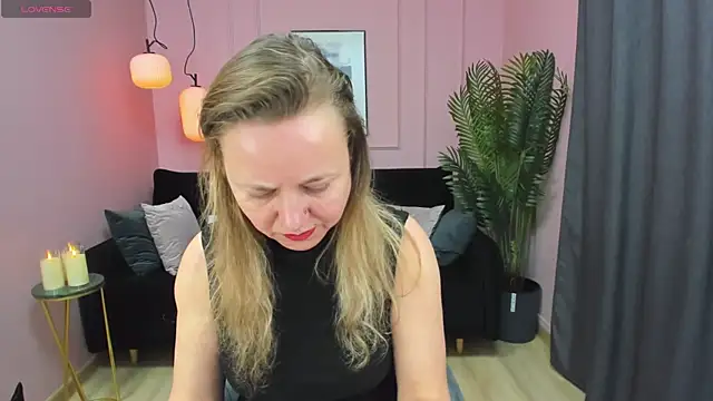 Snapshot of GabrielGold chatting on 12-12-24, 08:10 GabrielGold online show from 12-12-24, 08:10