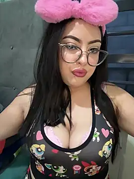 Snapshot of MileyGia chatting on 07-19-26, 02:15 MileyGia online show from 07-19-26, 02:15