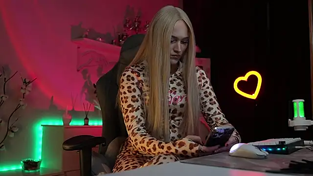 MrsTenderBeast online show from 11-19-25, 03:01