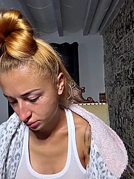 Snapshot of kylie_blck chatting on 09-25-25, 03:43 kylie blck online show from 09-25-25, 03:43