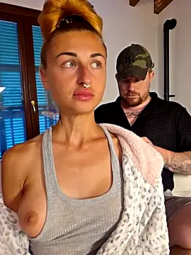 Snapshot of kylie_blck chatting on 09-26-25, 04:00 kylie blck online show from 09-26-25, 04:00