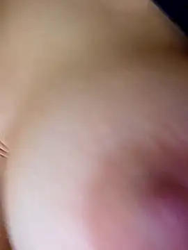 Snapshot of kylie_blck chatting on 09-28-25, 04:23 kylie blck online show from 09-28-25, 04:23