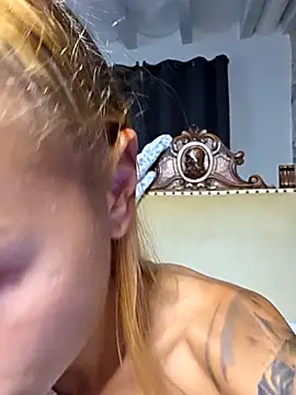 Snapshot of kylie_blck chatting on 10-03-25, 04:37 kylie blck online show from 10-03-25, 04:37