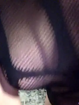 Snapshot of kylie_blck chatting on 10-30-25, 04:08 kylie blck online show from 10-30-25, 04:08