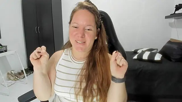 Snapshot of tamy_shine87 chatting on 11-15-25, 09:43 tamy shine87 online show from 11-15-25, 09:43