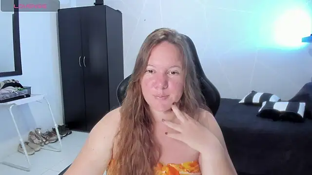 Snapshot of tamy_shine87 chatting on 11-17-25, 01:44 tamy shine87 online show from 11-17-25, 01:44