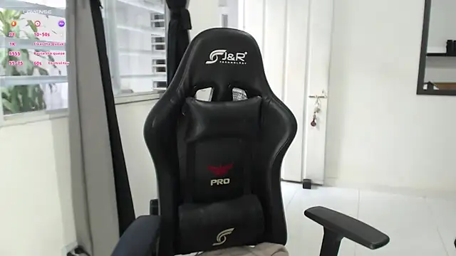 Snapshot of tamy_shine87 chatting on 12-14-25, 05:40 tamy shine87 online show from 12-14-25, 05:40