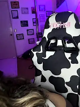 Snapshot of AhriSteele chatting on 02-10-26, 04:49 AhriSteele online show from 02-10-26, 04:49