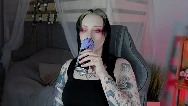 AsheLucker online show from 11-16-25, 11:21