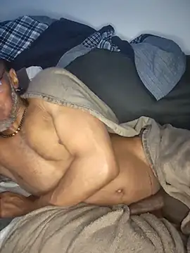 Snapshot of Lonelynudist59 chatting on 11-19-25, 04:23 Lonelynudist59 online show from 11-19-25, 04:23