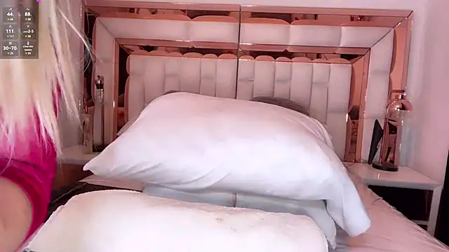 Snapshot of im_yours_01 chatting on 01-19-25, 04:33 im yours 01 online show from 01-19-25, 04:33