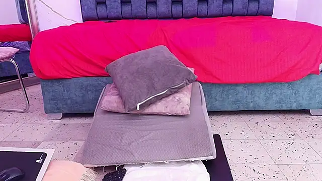 IsiisLovei online show from 03-06-26, 03:08