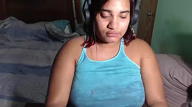 Snapshot of Hilarybunnyy chatting on 03-06-25, 12:32 Hilarybunnyy online show from 03-06-25, 12:32