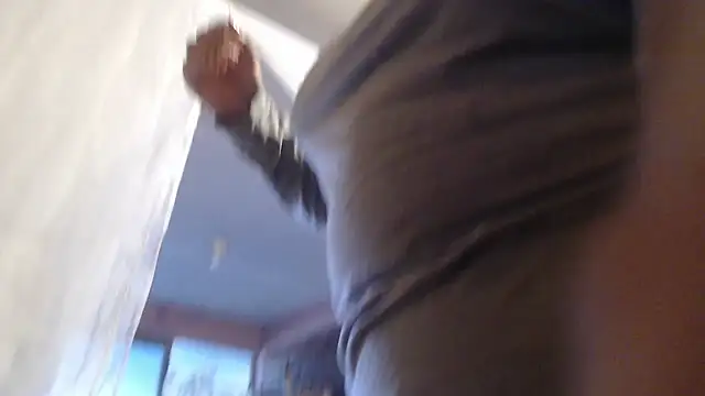 Snapshot of Hilarybunnyy chatting on 10-30-25, 04:30 Hilarybunnyy online show from 10-30-25, 04:30