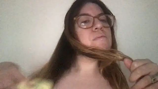 Snapshot of HYPHYtype chatting on 02-06-25, 11:15 HYPHYtype online show from 02-06-25, 11:15