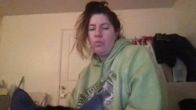 Snapshot of HYPHYtype chatting on 09-27-25, 06:40 HYPHYtype online show from 09-27-25, 06:40