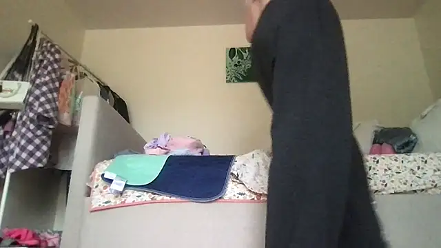 Snapshot of HYPHYtype chatting on 09-29-25, 04:34 HYPHYtype online show from 09-29-25, 04:34