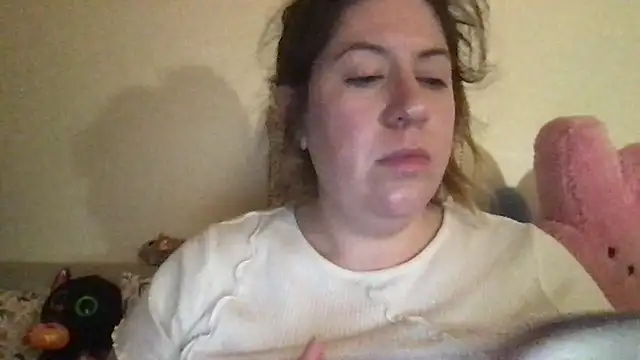 Snapshot of HYPHYtype chatting on 10-06-25, 02:42 HYPHYtype online show from 10-06-25, 02:42