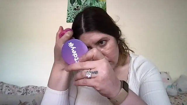 Snapshot of HYPHYtype chatting on 11-01-25, 08:22 HYPHYtype online show from 11-01-25, 08:22