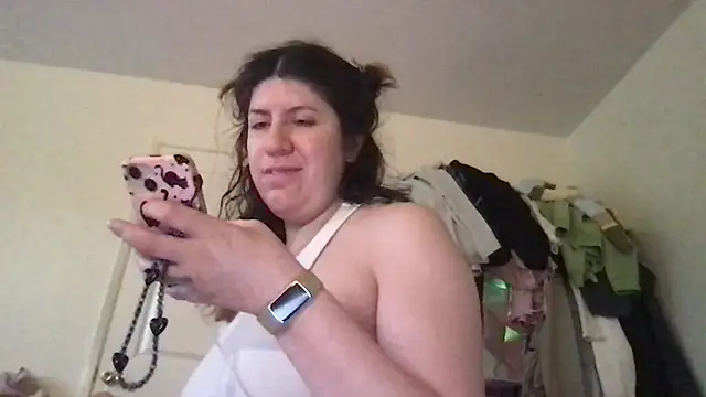 Snapshot of HYPHYtype chatting on 11-12-25, 12:22 HYPHYtype online show from 11-12-25, 12:22