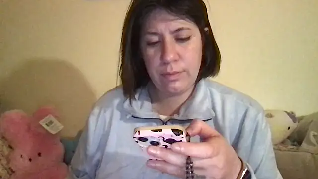 Snapshot of HYPHYtype chatting on 11-29-25, 06:38 HYPHYtype online show from 11-29-25, 06:38