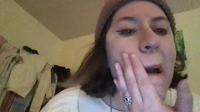 Snapshot of HYPHYtype chatting on 12-03-25, 02:19 HYPHYtype online show from 12-03-25, 02:19