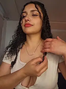 Snapshot of Lucy_Marin chatting on 10-22-25, 05:13 Lucy Marin online show from 10-22-25, 05:13