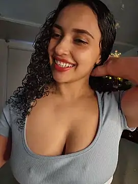 Snapshot of Lucy_Marin chatting on 12-15-25, 04:44 Lucy Marin online show from 12-15-25, 04:44