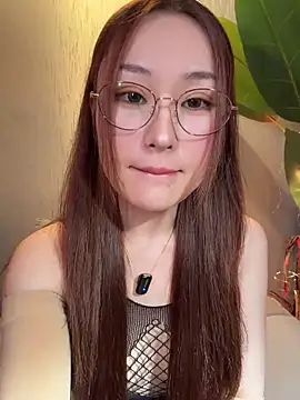 Snapshot of sphynx-_- chatting on 06-16-26, 11:13 sphynx- - online show from 06-16-26, 11:13