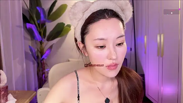 Snapshot of sphynx-_- chatting on 06-20-26, 01:14 sphynx- - online show from 06-20-26, 01:14