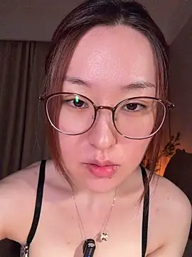 Snapshot of sphynx-_- chatting on 07-17-26, 03:18 sphynx- - online show from 07-17-26, 03:18