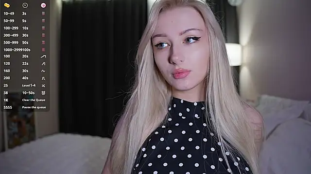 CatchMe1 online show from 10-26-25, 06:25