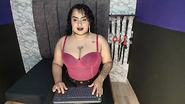 Snapshot of CelestteSweett chatting on 01-28-25, 02:32 CelestteSweett online show from 01-28-25, 02:32