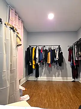 Snapshot of Nikkierosee chatting on 02-17-26, 11:33 Nikkierosee online show from 02-17-26, 11:33