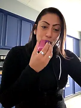 Snapshot of Nikkierosee chatting on 03-03-26, 03:07 Nikkierosee online show from 03-03-26, 03:07